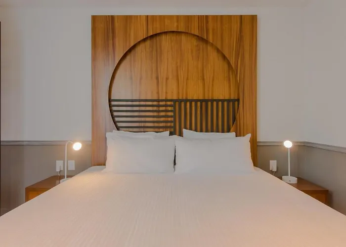 Singular Joy - 2 Bedroom With Street View *