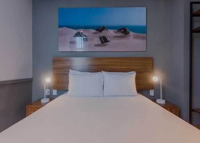Singular Joy - 2 Bedroom With Street View
