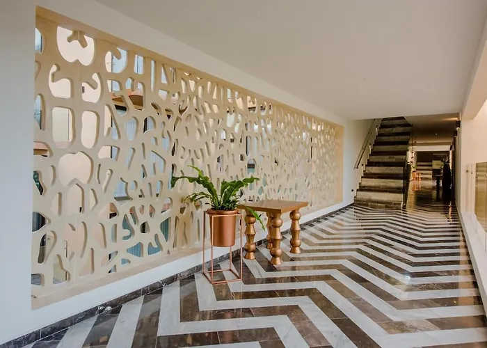 Singular Joy - 2 Bedroom With Street View Appartement